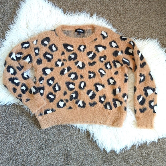 Express‎ Tan Animal Print Cropped Fuzzy Sweater - Picture 1 of 7
